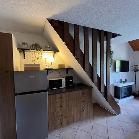 Appartement T2 + Mezzanine, Entierement Refait, A En Vercors, Proche Pistes De - Fr-1-761-40